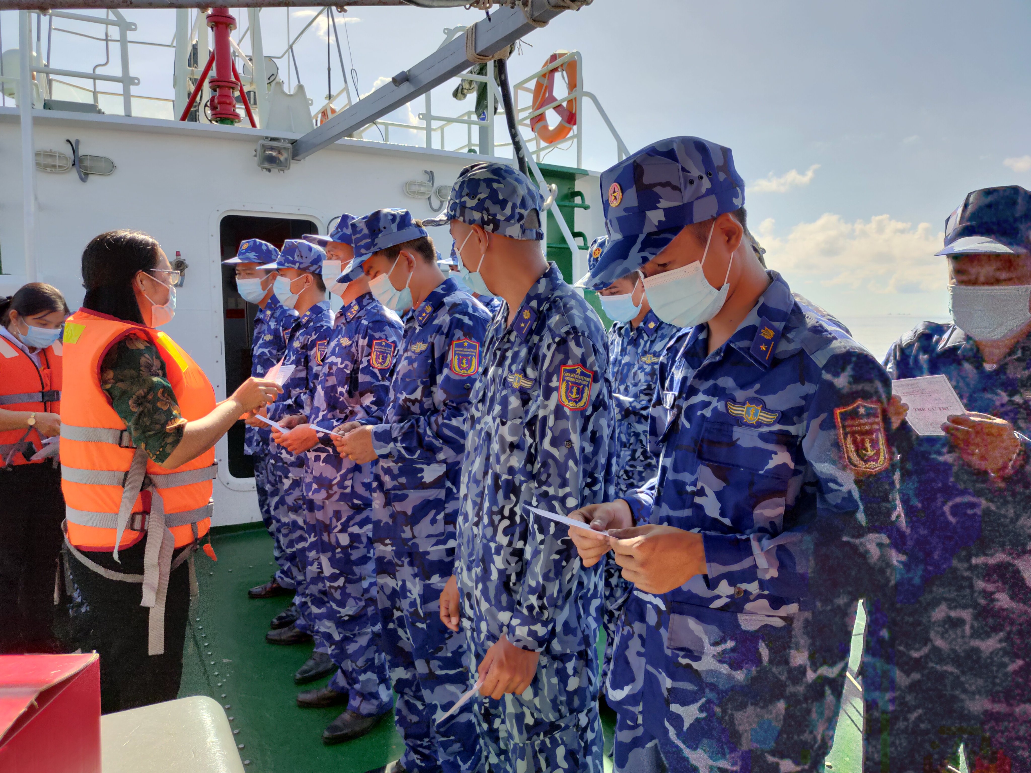 Bạc Liêu tổ chức bầu cử sớm cho cán bộ, chiến sĩ làm nhiệm vụ trên biển